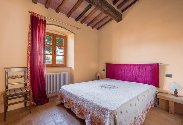 Le Fonti Apartments With Ac Near Siena: Autumn, Bedroom, Spring, Summer