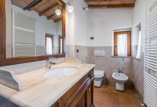 Le Fonti Apartments With Ac Near Siena: Autumn, Bathroom, Spring, Summer