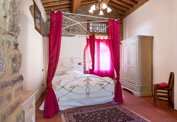 Le Fonti Apartments With Ac Near Siena: Autumn, Bedroom, Spring, Summer