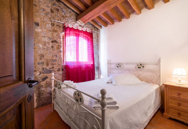 Le Fonti Apartments With Ac Near Siena: Autumn, Bedroom, Spring, Summer
