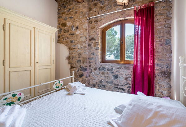 Le Fonti Apartments With Ac Near Siena: Autumn, Bedroom, Spring, Summer