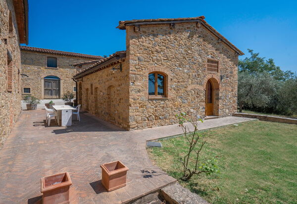 Le Fonti Apartments With Ac Near Siena: Autumn, Main Entrance, Spring, Summer