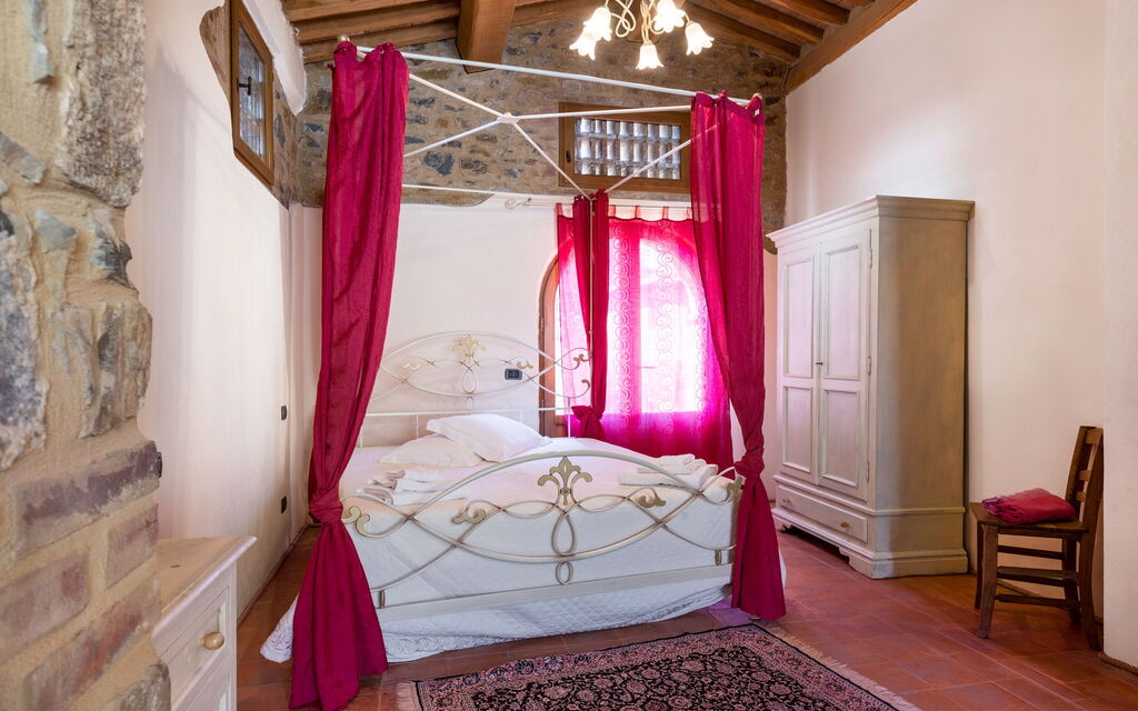 Le Fonti Apartments With Ac Near Siena - : Autumn, Bedroom, Spring, Summer