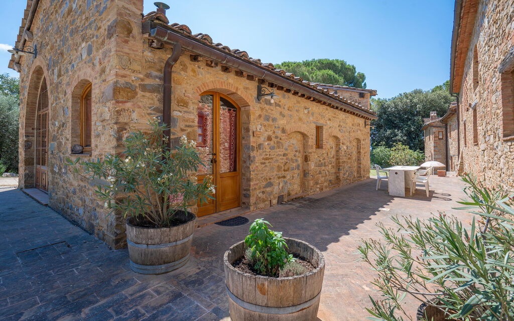 Le Fonti Apartments With Ac Near Siena: Autumn, Main Entrance, Spring, Summer