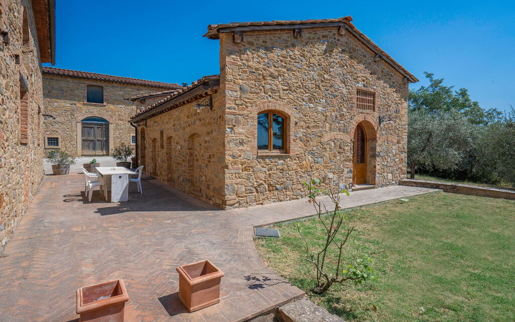 Le Fonti Apartments With Ac Near Siena: Autumn, Main Entrance, Spring, Summer