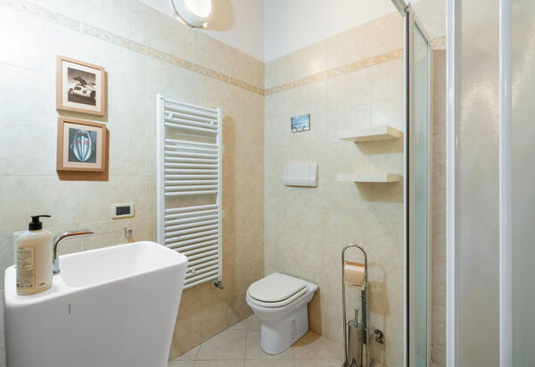 Torri 15 Holiday Home: Autumn, Bathroom, Spring, Summer