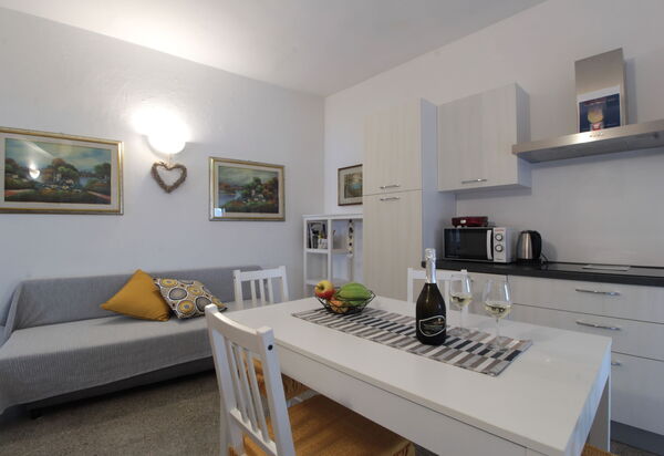 Comfort Apartment, Welness, Terrace: Autumn, Dining Room, Living Room, Spring, Summer