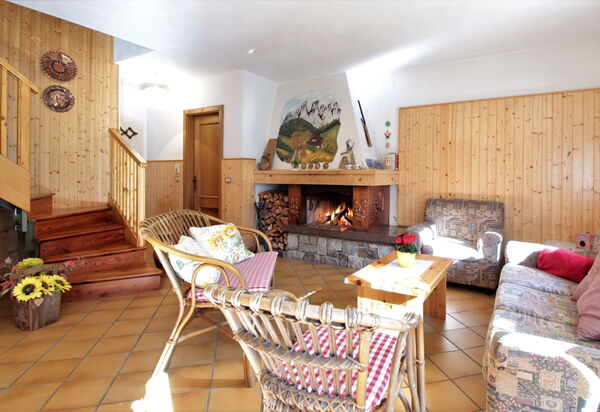 Baita a Pieve Tesino Mountain And Lake: Autumn, Living Room, Spring, Summer