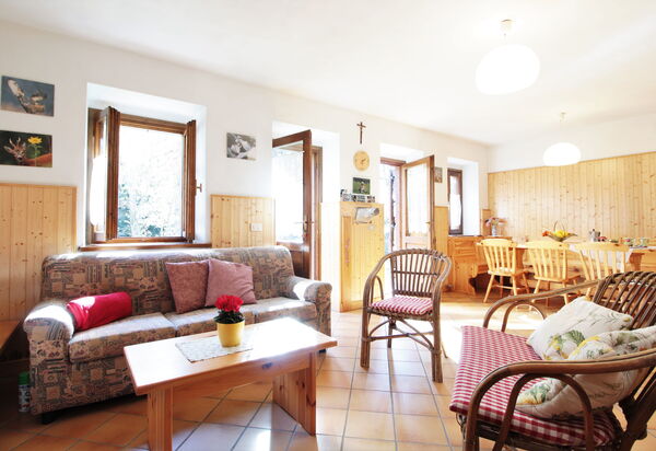 Baita a Pieve Tesino Mountain And Lake: Autumn, Living Room, Spring, Summer