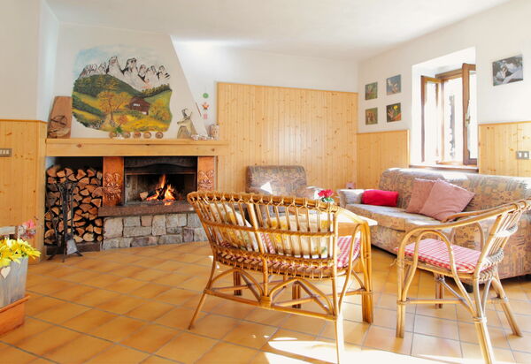 Baita a Pieve Tesino Mountain And Lake: Autumn, Living Room, Spring, Summer