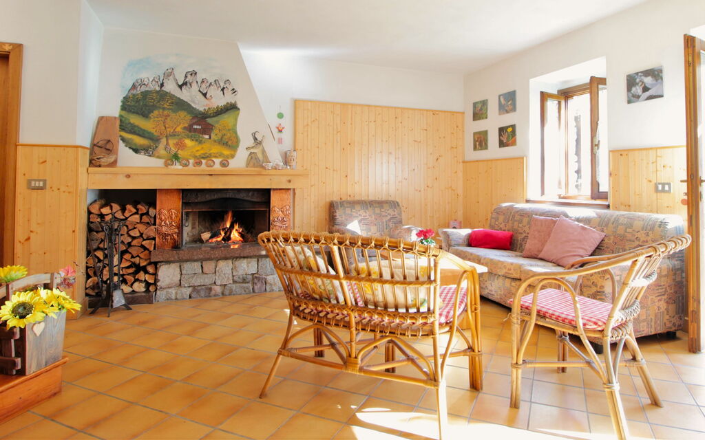 Baita a Pieve Tesino Mountain And Lake: Autumn, Living Room, Spring, Summer
