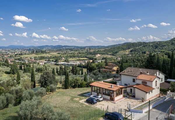 Villacolle 1, Poggio a Caiano, Hot Tub, Wifi, Ac: Autumn, Garden, Spring, Summer