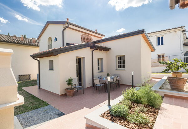 Villacolle 1, Poggio a Caiano, Hot Tub, Wifi, Ac: Autumn, Garden, Spring, Summer