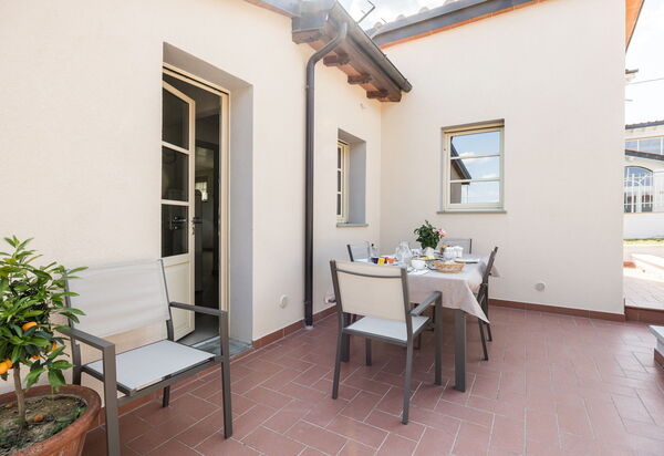 Villacolle 1, Poggio a Caiano, Hot Tub, Wifi, Ac: Autumn, Garden, Spring, Summer