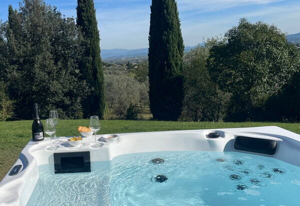 Villacolle 1, Poggio a Caiano, Hot Tub, Wifi, Ac: Autumn, Hot Tub, Spring, Summer