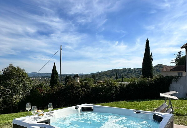 Villacolle 1, Poggio a Caiano, Hot Tub, Wifi, Ac: Autumn, Hot Tub, Spring, Summer