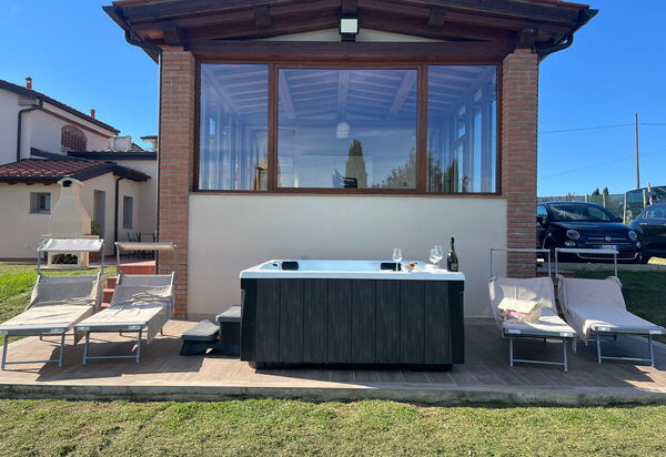 Villacolle 1, Poggio a Caiano, Hot Tub, Wifi, Ac: Autumn, Garden, Spring, Summer