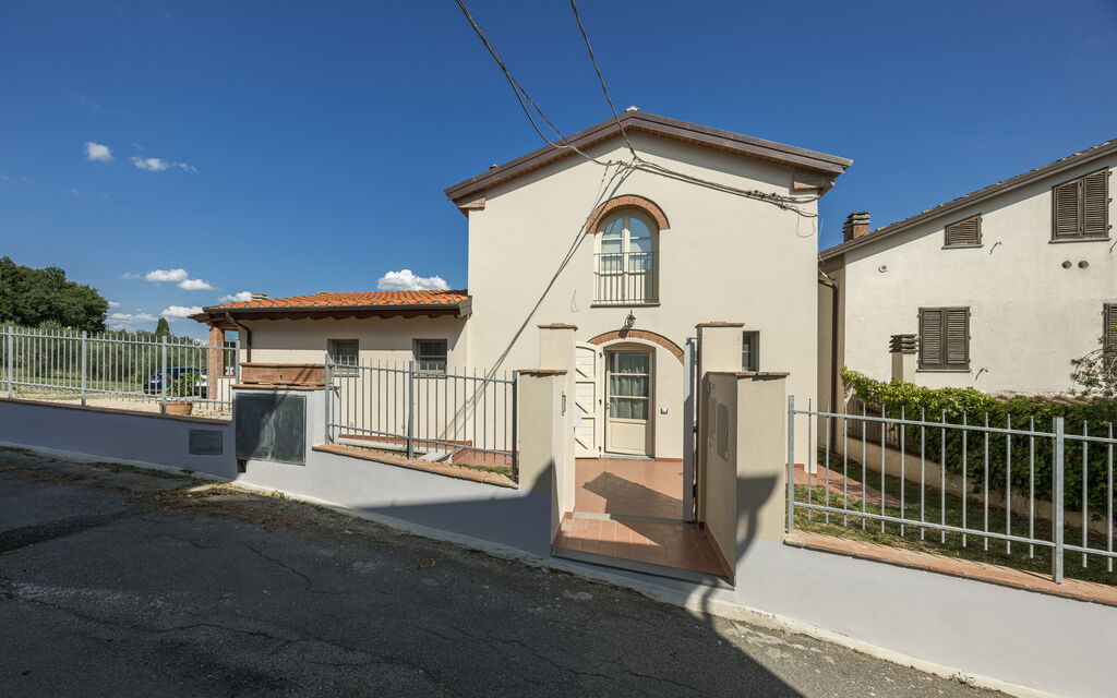 Villacolle 1, Poggio a Caiano, Hot Tub, Wifi, Ac: Autumn, Garden, Spring, Summer