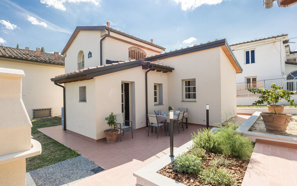 Villacolle 1, Poggio a Caiano, Hot Tub, Wifi, Ac: Autumn, Garden, Spring, Summer