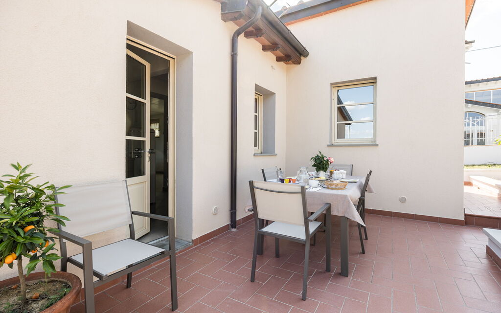 Villacolle 1, Poggio a Caiano, Hot Tub, Wifi, Ac: Autumn, Garden, Spring, Summer