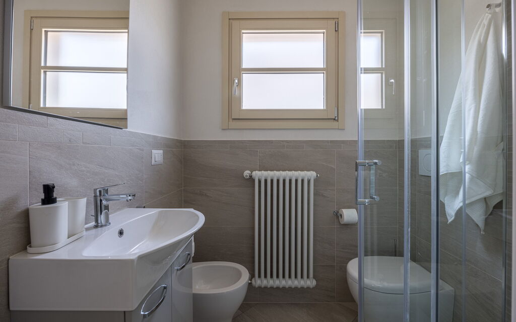 Villacolle 1, Poggio a Caiano, Hot Tub, Wifi, Ac: Autumn, Bathroom, Spring, Summer