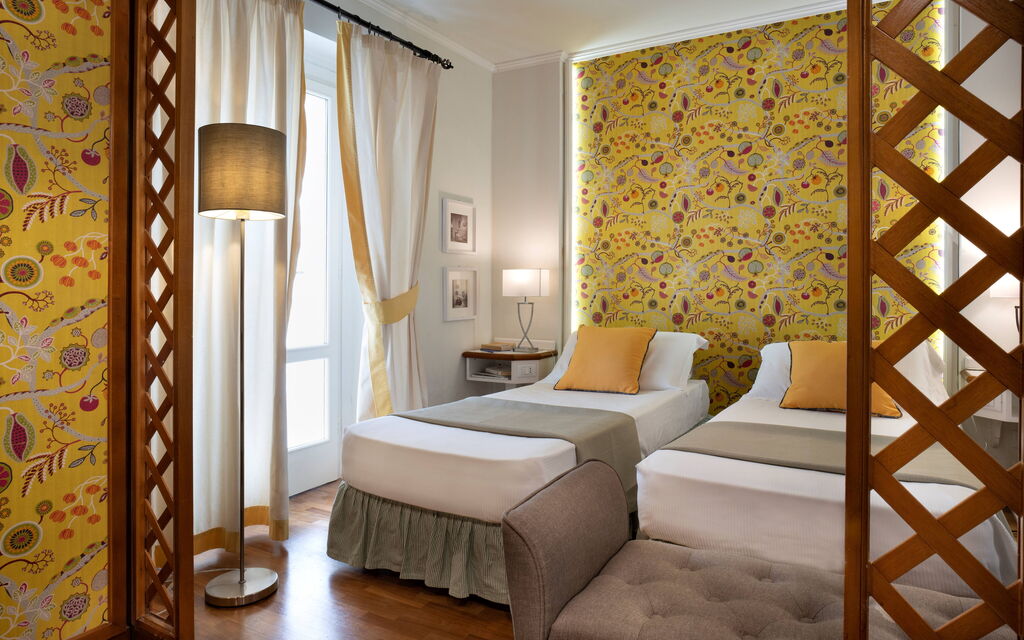 Butterfly With Beach & Breakfast Included: Autumn, Bedroom, Spring, Summer, Winter