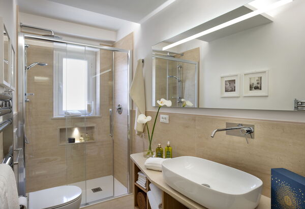 Boheme With Beach & Breakfast Included: Autumn, Bathroom, Spring, Summer, Winter