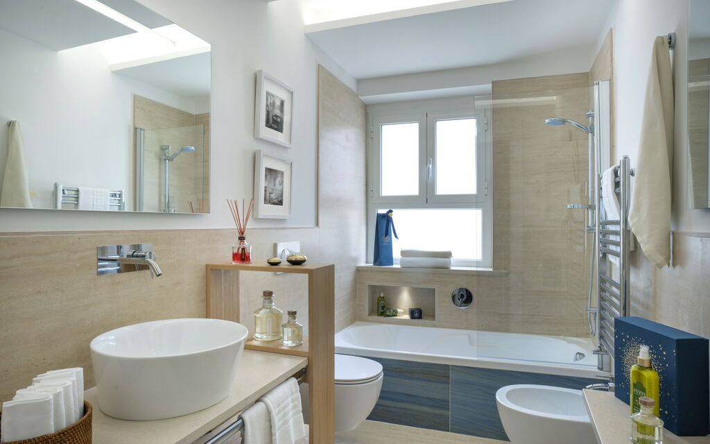 Boheme With Beach & Breakfast Included: Autumn, Bathroom, Spring, Summer, Winter