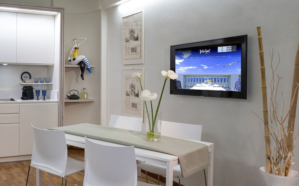 Boheme With Beach & Breakfast Included: Autumn, Living Room, Spring, Summer, Winter