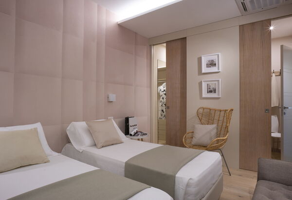 Tosca With Beach & Breakfast Included: Autumn, Bedroom, Spring, Summer, Winter