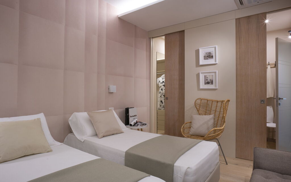 Tosca With Beach & Breakfast Included: Autunno, Camera da letto, Estate, Inverno, Primavera