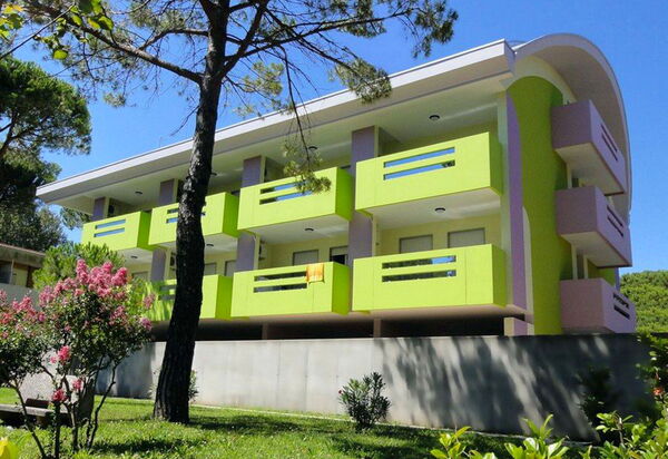 Apt. Bright Star - Bibione: Autumn, Building Exterior, Pool, Spring, Summer