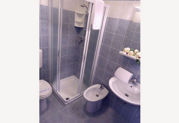 Apt. Vela Argento - Bibione: Autumn, Bathroom, Spring, Summer