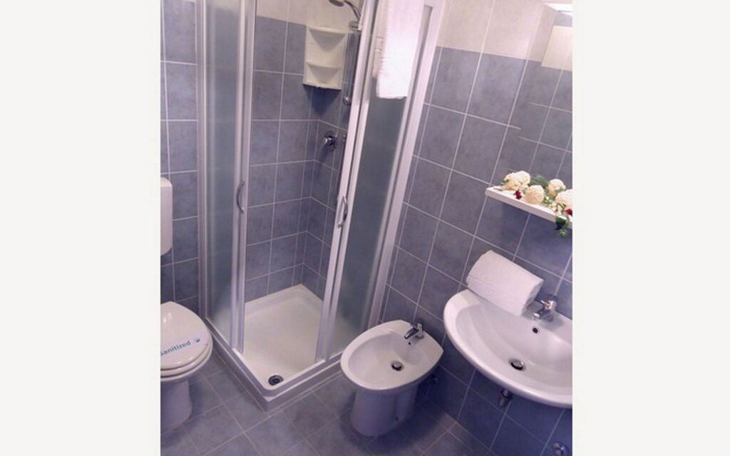 Apt. Vela Argento - Bibione - : Autumn, Bathroom, Spring, Summer