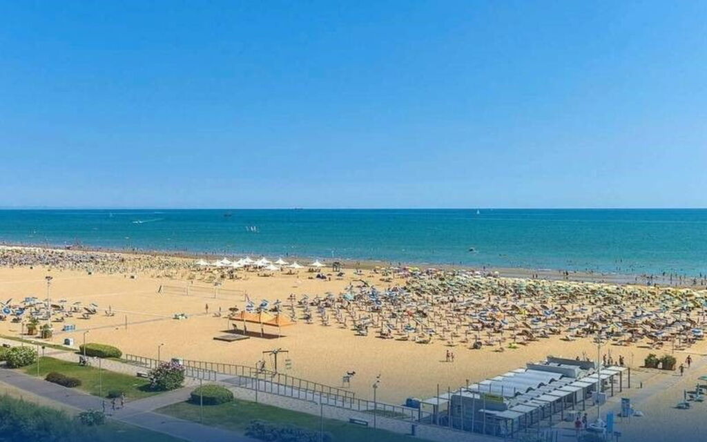 Apt. Ovation Beach - Bibione: Autumn, Building Exterior, Spring, Summer