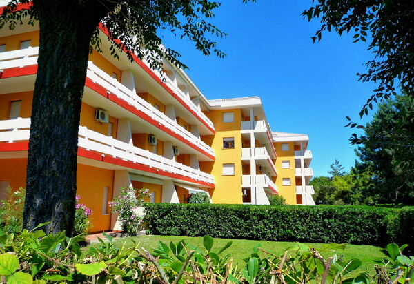 Apt. Enchant - Bibione: Autumn, Garden, Spring, Summer