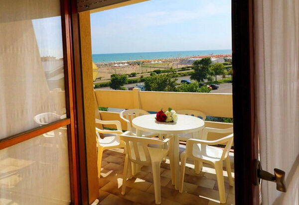 Apt. Enchant - Bibione: Autumn, Spring, Summer