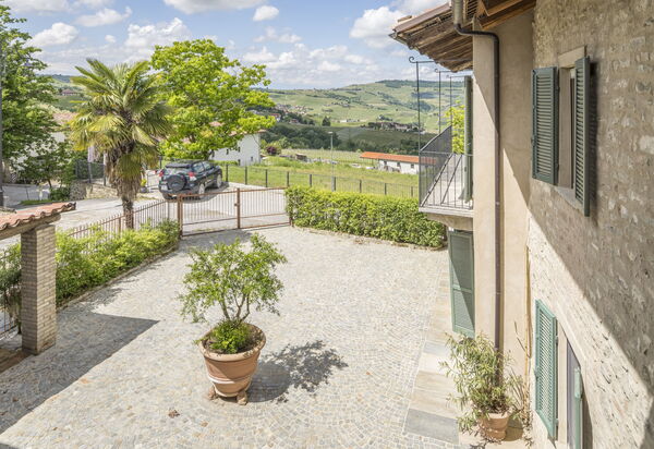 Arpusè, Relax nelle Langhe - Barolo, with Pool: Autunno, Estate, Esterni, Primavera