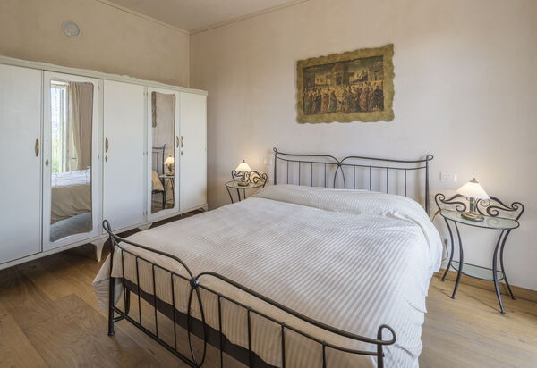 Arpusè, Relax nelle Langhe - Barolo, with Pool: Autunno, Camera da letto, Estate, Primavera