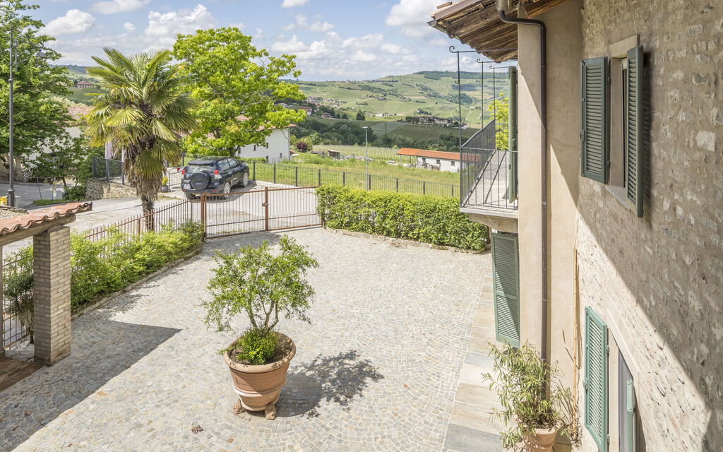 Arpusè, Relax nelle Langhe - Barolo, with Pool: Autunno, Estate, Esterni, Primavera