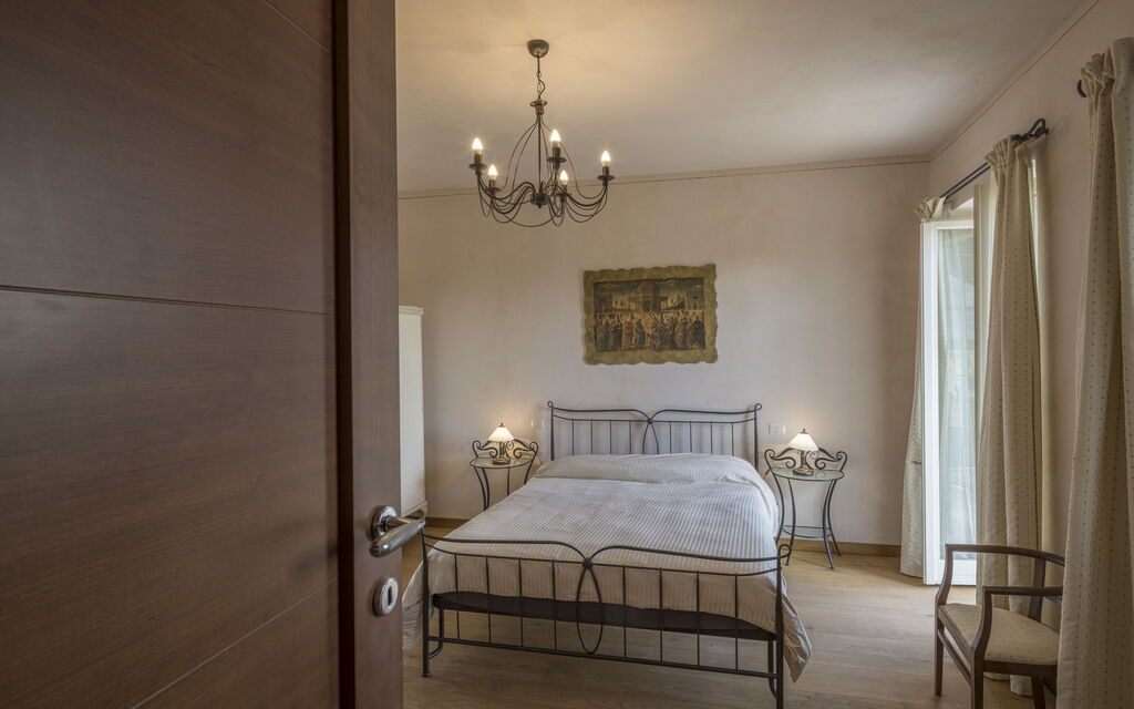 Arpusè, Relax nelle Langhe - Barolo, with Pool - : Autumn, Bedroom, Spring, Summer