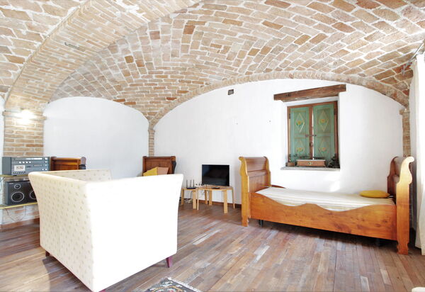 La Casa Dei Nonni, House With Private Pool, Torino: Autunno, Estate, Primavera, Soggiorno