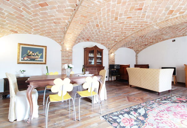 La Casa Dei Nonni, House With Private Pool, Torino: Autunno, Estate, Primavera, Soggiorno