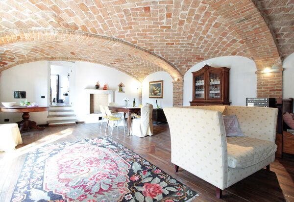 La Casa Dei Nonni, House With Private Pool, Torino: Autunno, Estate, Primavera, Soggiorno