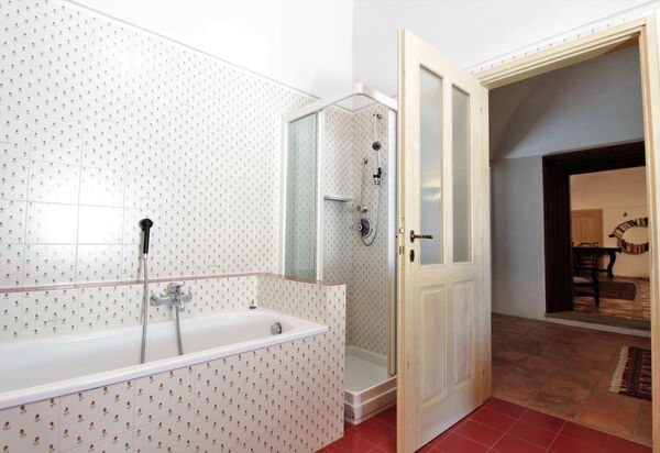 La Casa Dei Nonni, House With Private Pool, Torino: Autunno, Bagno, Estate, Primavera