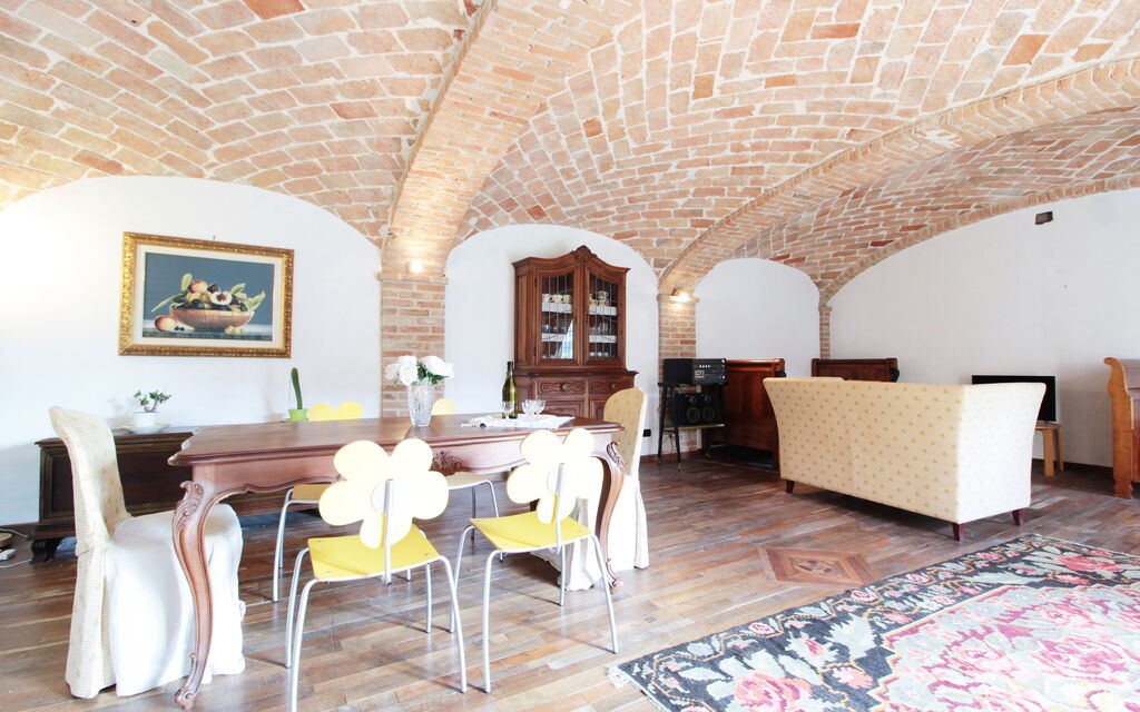 La Casa Dei Nonni, House With Private Pool, Torino: Autunno, Estate, Primavera, Soggiorno