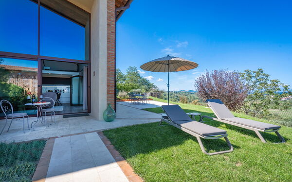 Melaiolo Modern Apartment With Pool, Montaione, Toscana: Autumn, Garden, Spring, Summer