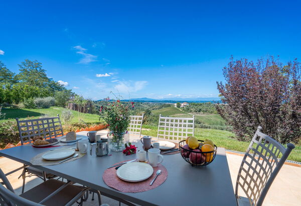 Melaiolo Modern Apartment With Pool, Montaione, Toscana: Autunno, Estate, Giardino, Primavera