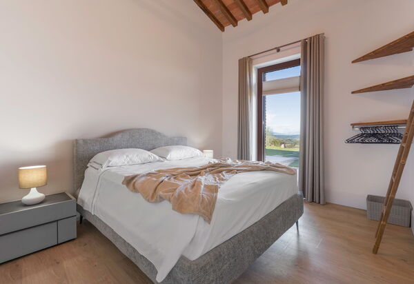 Melaiolo Modern Apartment With Pool, Montaione, Toscana: Autunno, Camera da letto, Estate, Primavera