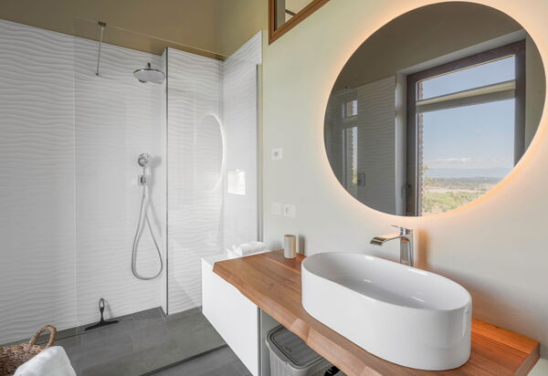 Melaiolo Modern Apartment With Pool, Montaione, Toscana: Autunno, Bagno, Estate, Primavera